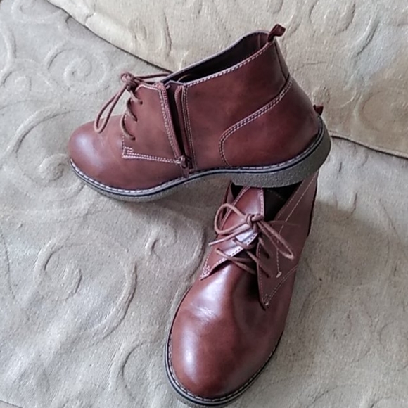 Shoes - Picture 2 of 5